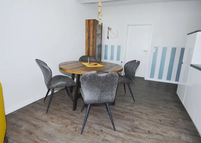 Kaeppen Plambeck - Hafenkante *